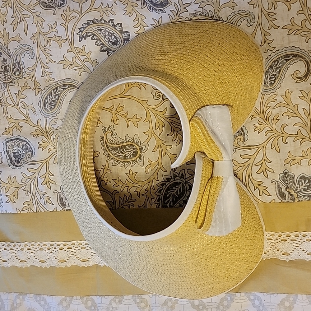 Straw Beach hat, NWOT - Picture 3 of 4